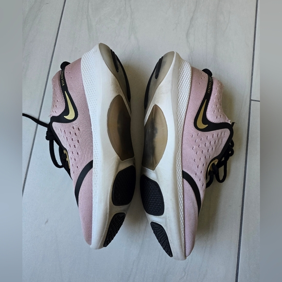Nike Women's Pink and Black Sneakers Size 5.5 - Picture 5 of 10